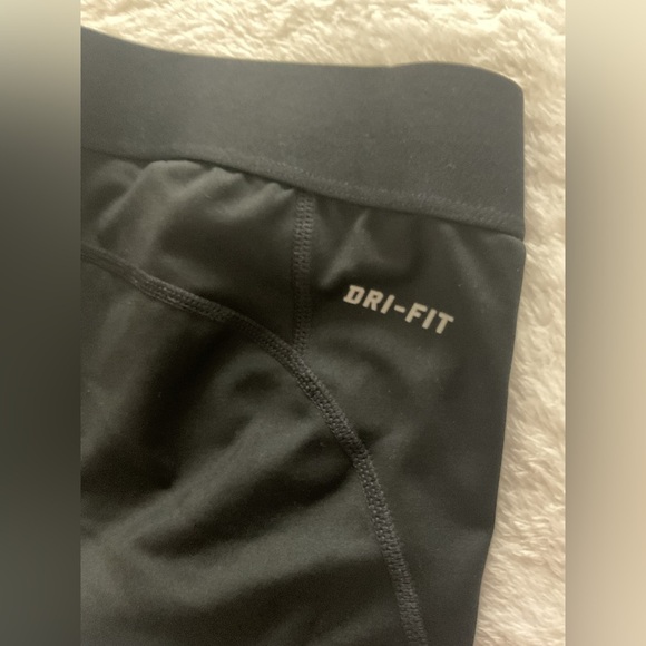 NWT NIKE PRO Women's Training Yoga/Gym/Run Capris-Black SIZE M Mid-Rise - Picture 8 of 9